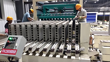 四川石膏條板生產(chǎn)設(shè)備客戶現(xiàn)場 四川石膏條板生產(chǎn)設(shè)備客戶現(xiàn)場