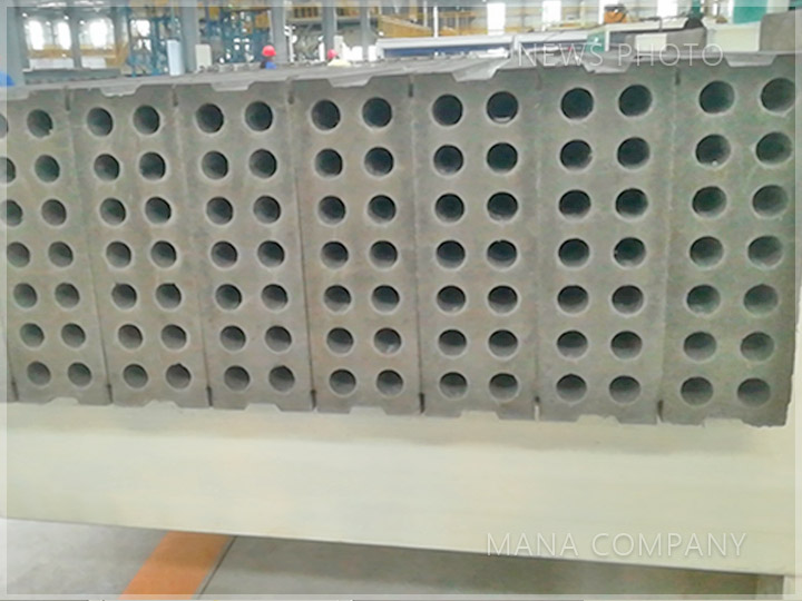 1636015932111696.jpg 板材出板.jpg