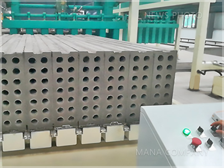 1636772331774065.jpg M03-24型墻板產線-合板翻板.jpg