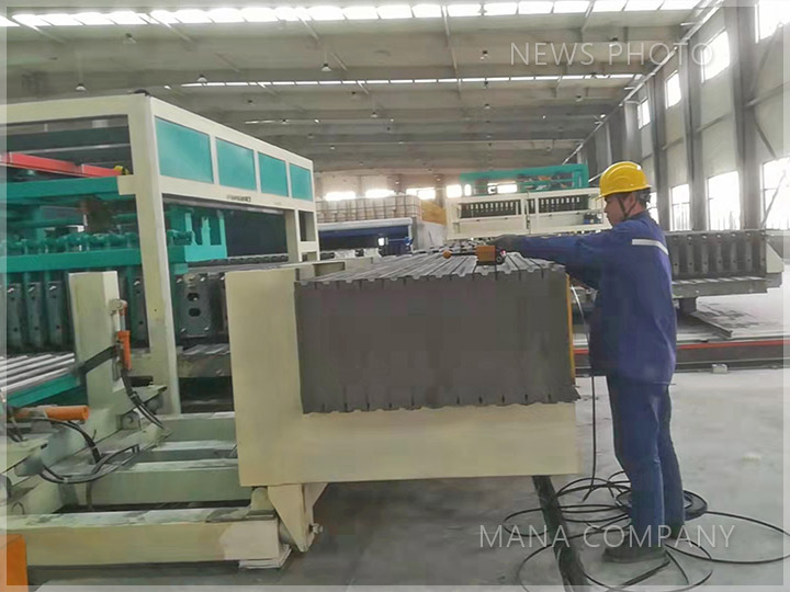 1654765703123139.jpg 04alc板立模生產(chǎn)現(xiàn)場01.jpg