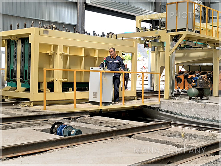 1689325380795187.jpg 復(fù)合外墻板生產(chǎn)線-客戶現(xiàn)場(chǎng)01.jpg